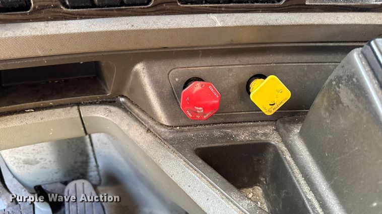 image for item YA1169 2017 Kenworth T680 semi truck