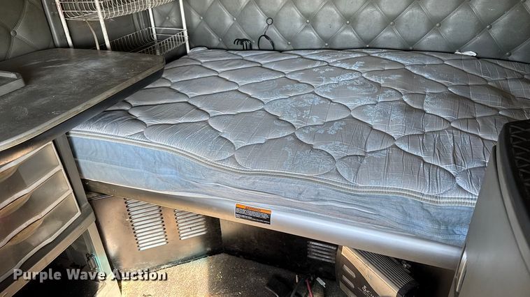 image for item YA1169 2017 Kenworth T680 semi truck