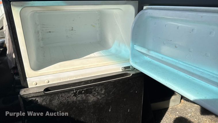 image for item YA1169 2017 Kenworth T680 semi truck