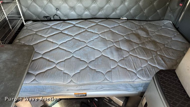 image for item YA1169 2017 Kenworth T680 semi truck