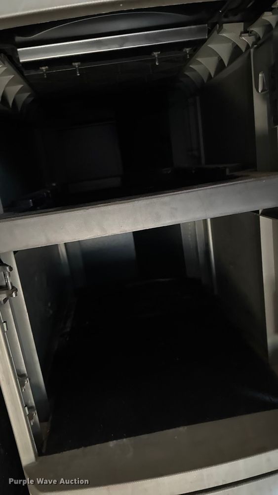 image for item YA1169 2017 Kenworth T680 semi truck