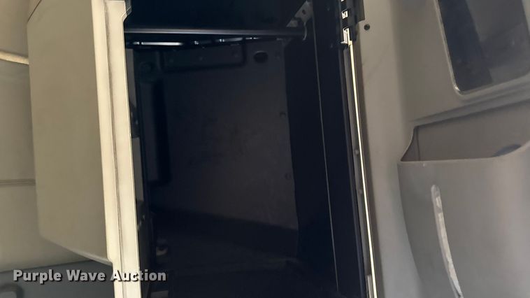 image for item YA1169 2017 Kenworth T680 semi truck