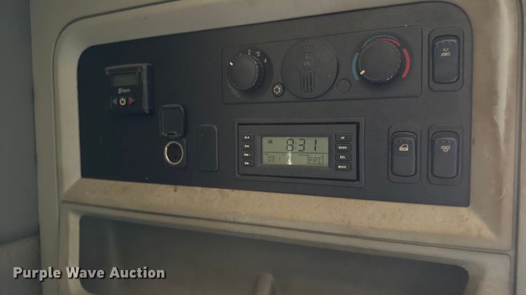 image for item YA1169 2017 Kenworth T680 semi truck