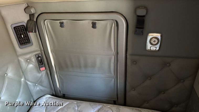 image for item YA1169 2017 Kenworth T680 semi truck