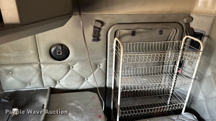 image for item YA1169 2017 Kenworth T680 semi truck