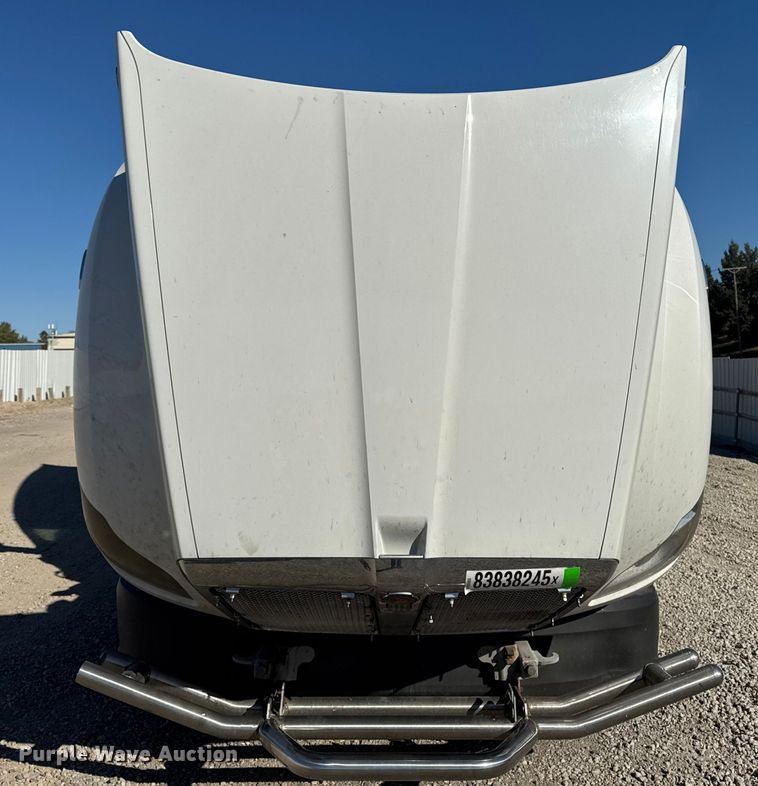 image for item YA1169 2017 Kenworth T680 semi truck