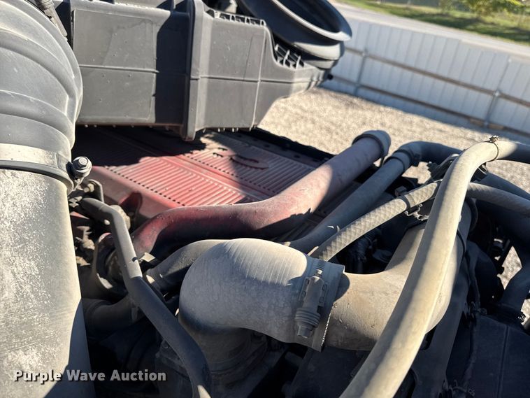 image for item YA1169 2017 Kenworth T680 semi truck