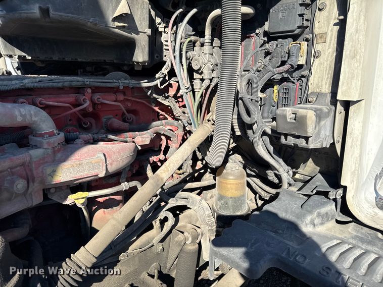 image for item YA1169 2017 Kenworth T680 semi truck