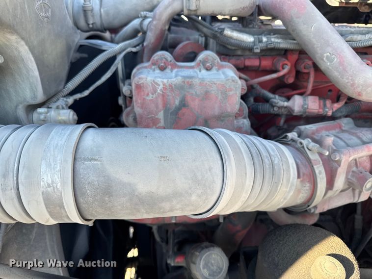 image for item YA1169 2017 Kenworth T680 semi truck