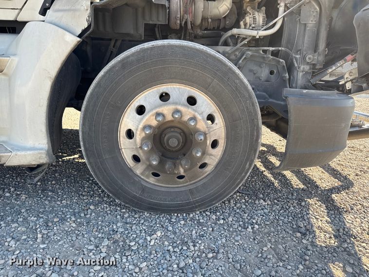 image for item YA1169 2017 Kenworth T680 semi truck