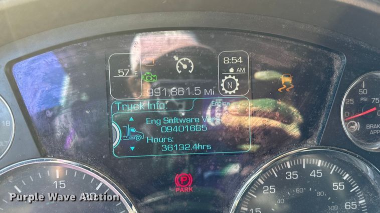 image for item YA1169 2017 Kenworth T680 semi truck