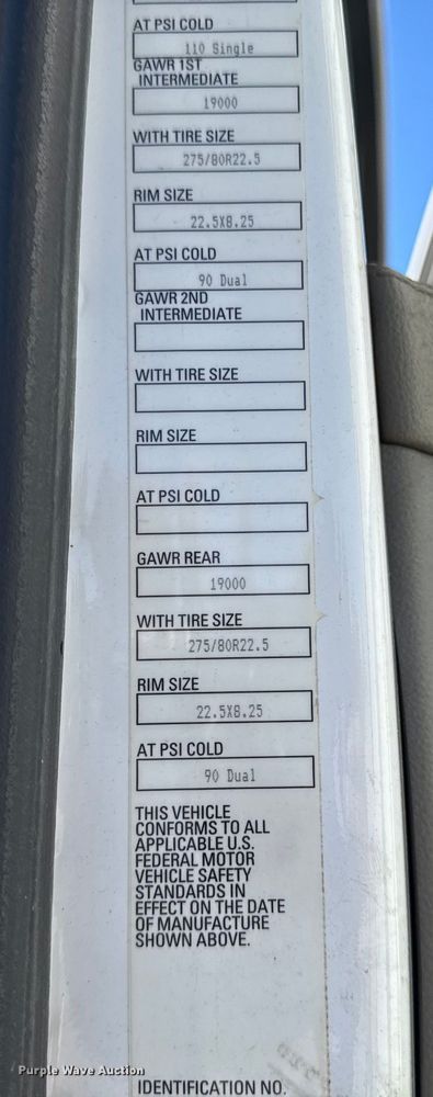 image for item YA1169 2017 Kenworth T680 semi truck