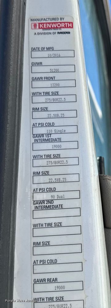 image for item YA1169 2017 Kenworth T680 semi truck