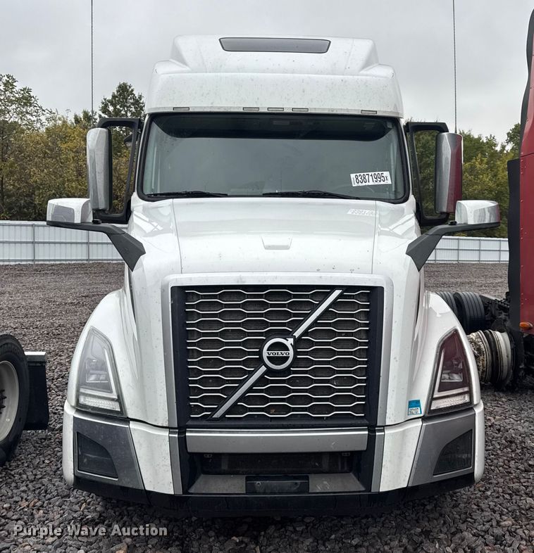 image for item YA1173 2021 Volvo VNL semi truck