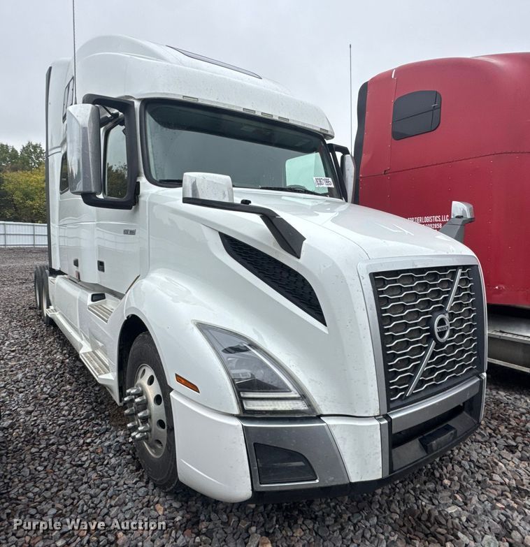 image for item YA1173 2021 Volvo VNL semi truck