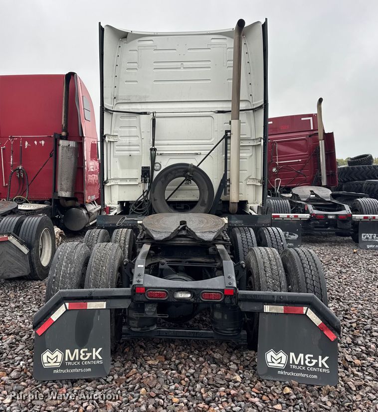 image for item YA1173 2021 Volvo VNL semi truck