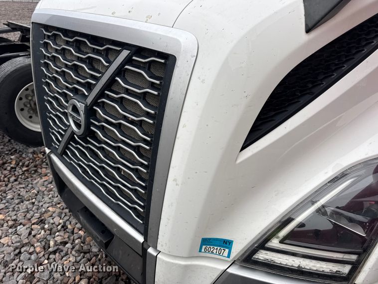 image for item YA1173 2021 Volvo VNL semi truck