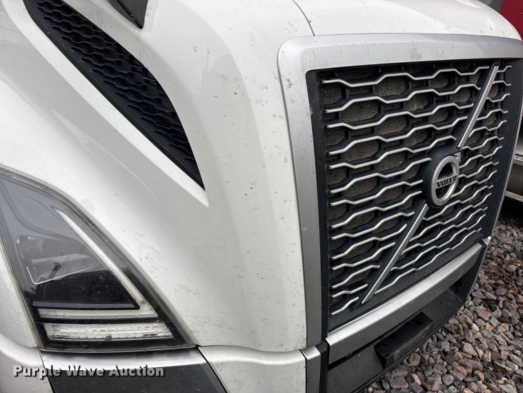 image for item YA1173 2021 Volvo VNL semi truck