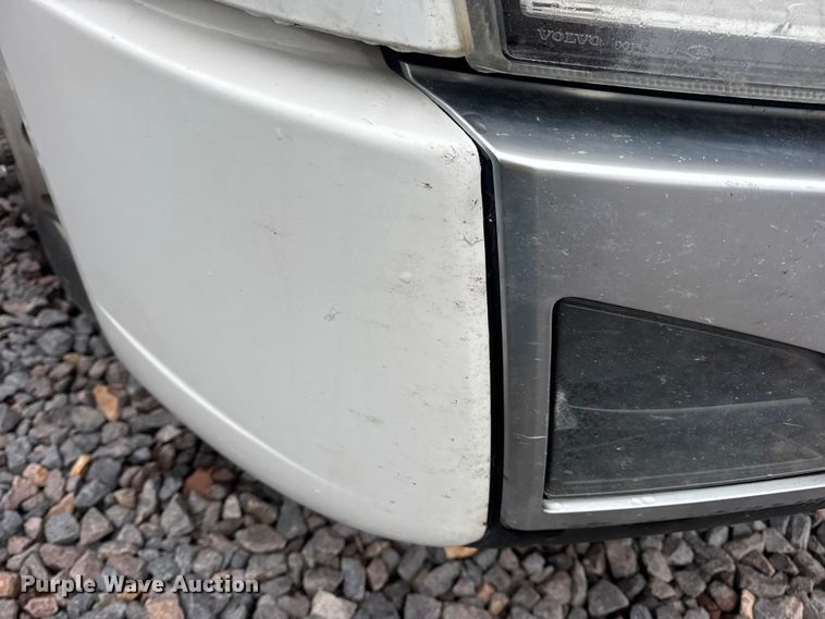 image for item YA1173 2021 Volvo VNL semi truck