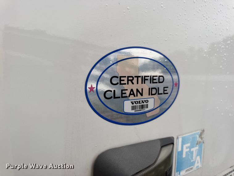 image for item YA1173 2021 Volvo VNL semi truck