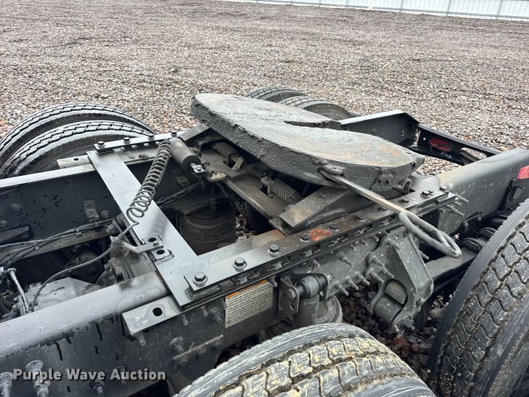 image for item YA1173 2021 Volvo VNL semi truck