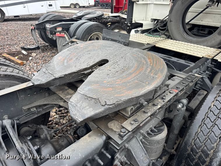 image for item YA1173 2021 Volvo VNL semi truck