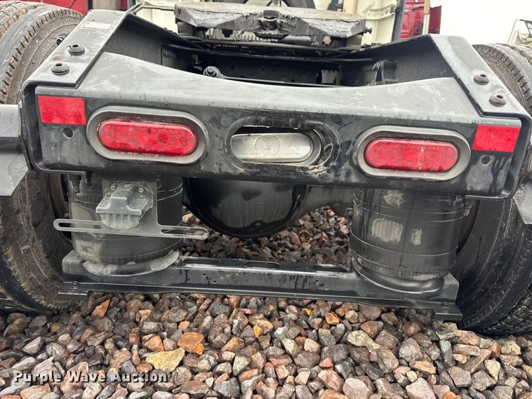 image for item YA1173 2021 Volvo VNL semi truck