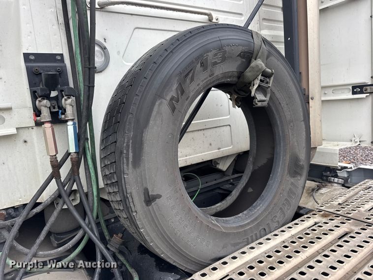 image for item YA1173 2021 Volvo VNL semi truck