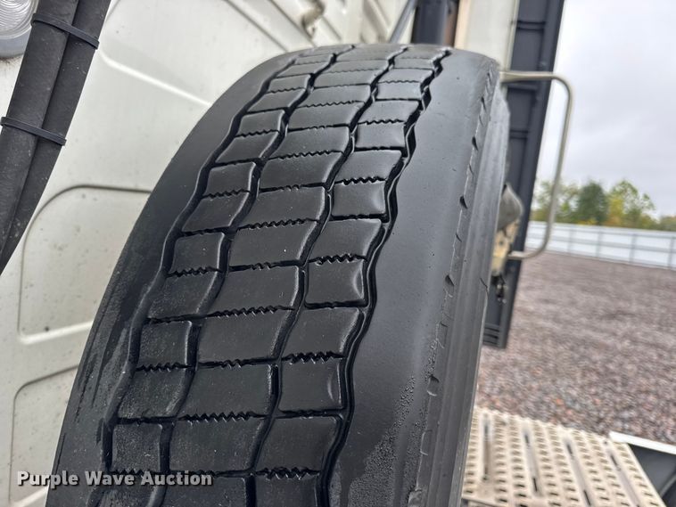 image for item YA1173 2021 Volvo VNL semi truck