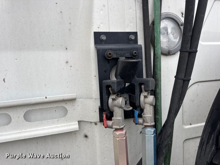 image for item YA1173 2021 Volvo VNL semi truck