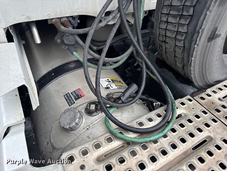 image for item YA1173 2021 Volvo VNL semi truck