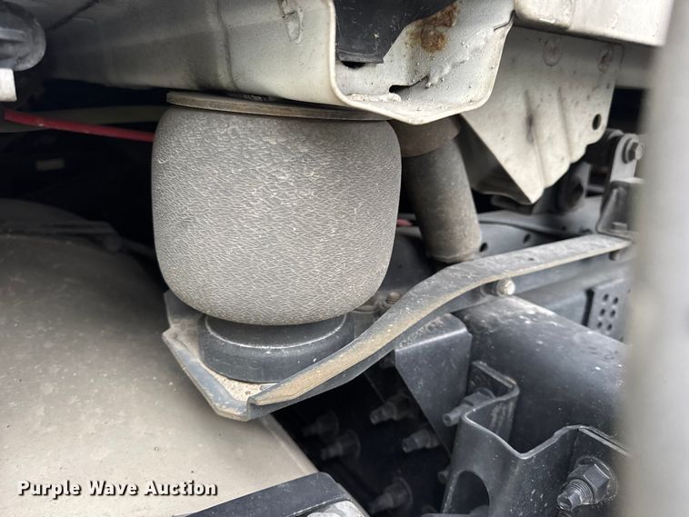 image for item YA1173 2021 Volvo VNL semi truck