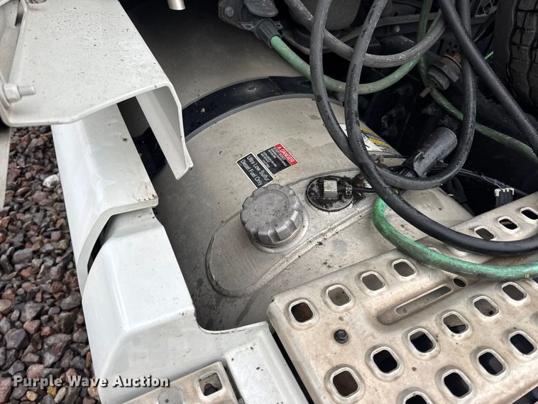 image for item YA1173 2021 Volvo VNL semi truck