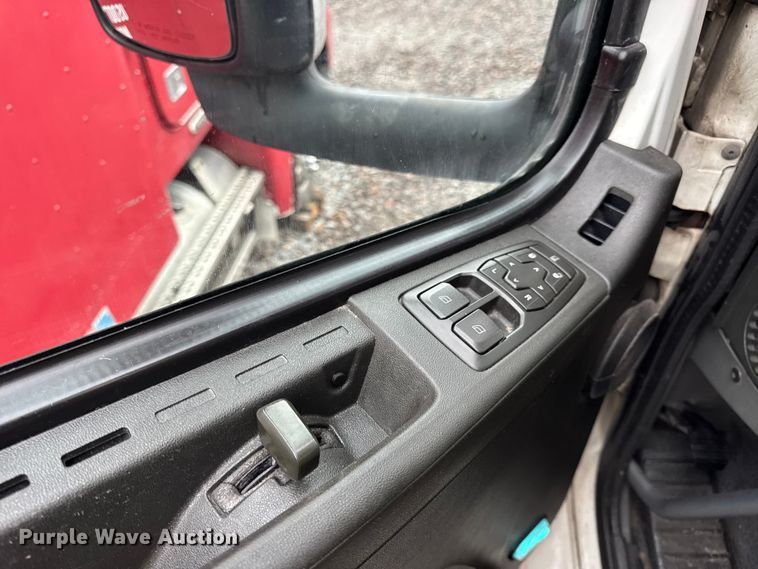 image for item YA1173 2021 Volvo VNL semi truck