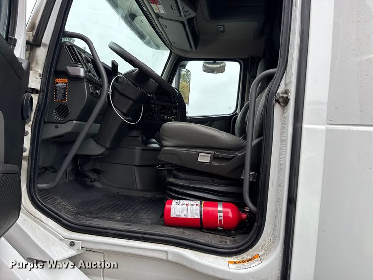 image for item YA1173 2021 Volvo VNL semi truck