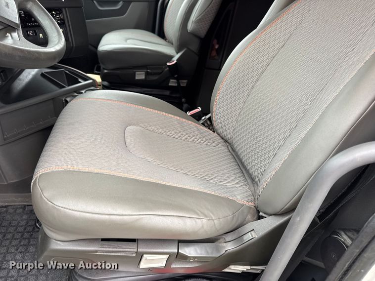 image for item YA1173 2021 Volvo VNL semi truck