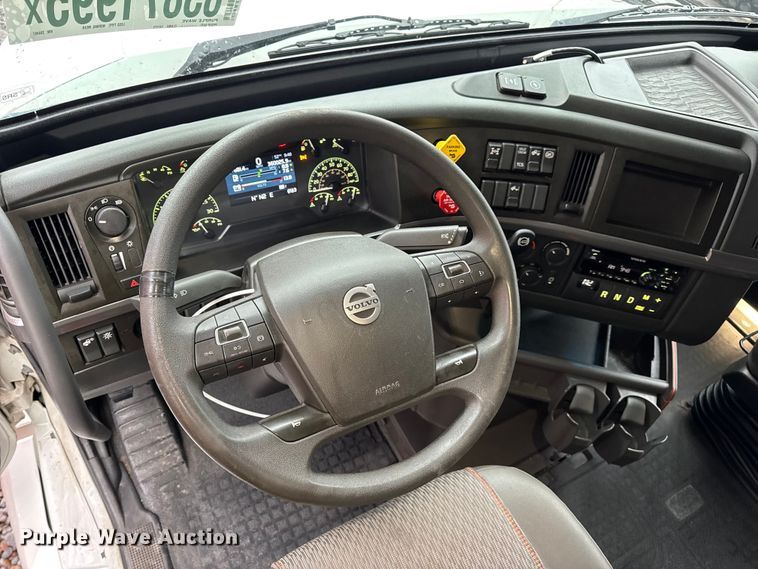 image for item YA1173 2021 Volvo VNL semi truck