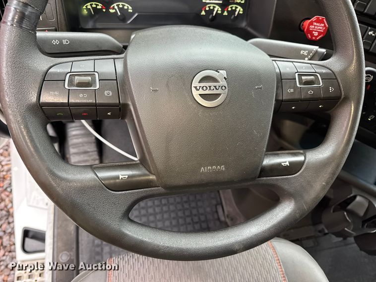 image for item YA1173 2021 Volvo VNL semi truck