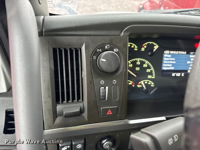 image for item YA1173 2021 Volvo VNL semi truck