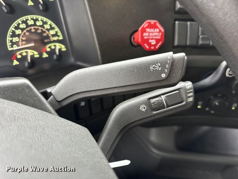 image for item YA1173 2021 Volvo VNL semi truck