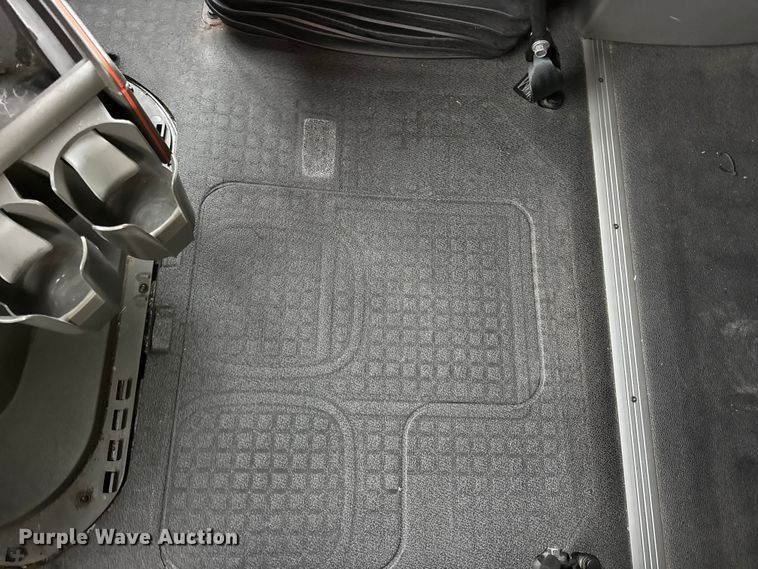 image for item YA1173 2021 Volvo VNL semi truck