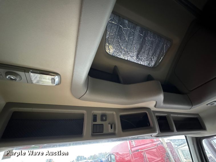 image for item YA1173 2021 Volvo VNL semi truck