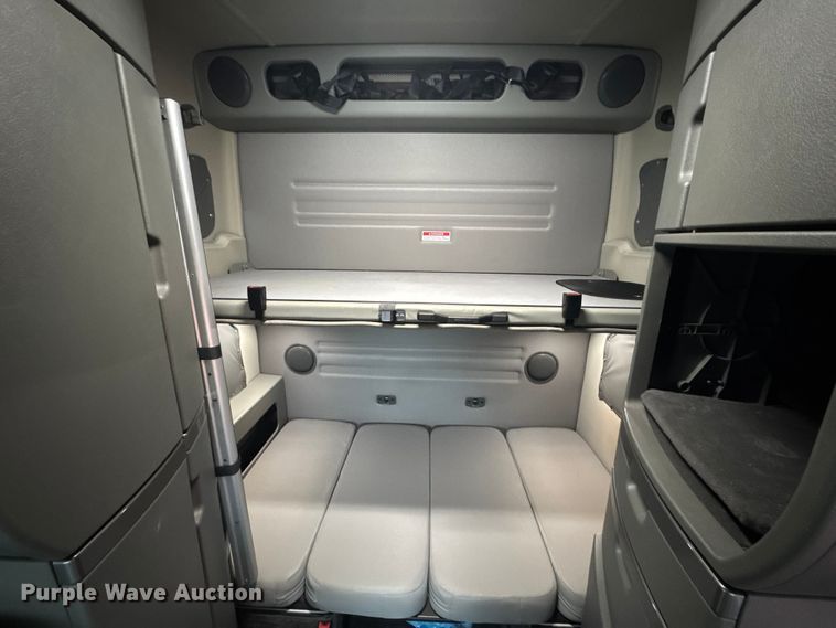 image for item YA1173 2021 Volvo VNL semi truck