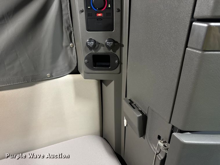 image for item YA1173 2021 Volvo VNL semi truck