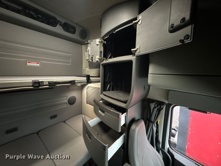 image for item YA1173 2021 Volvo VNL semi truck