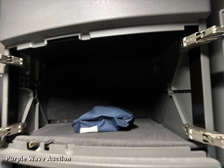 image for item YA1173 2021 Volvo VNL semi truck