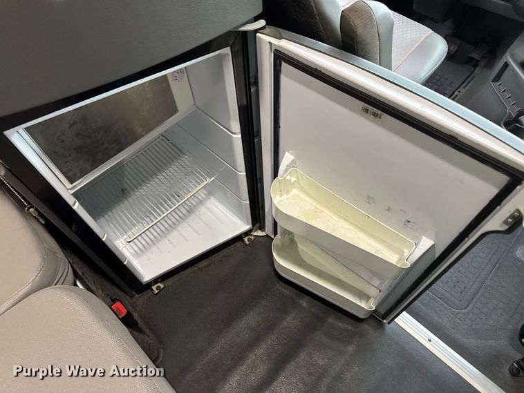 image for item YA1173 2021 Volvo VNL semi truck