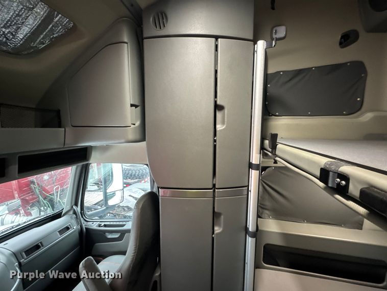 image for item YA1173 2021 Volvo VNL semi truck