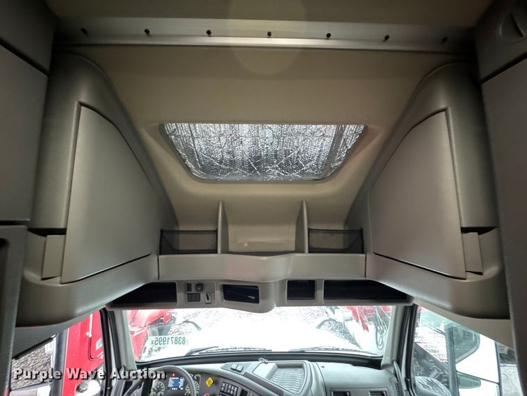 image for item YA1173 2021 Volvo VNL semi truck