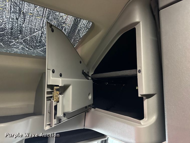 image for item YA1173 2021 Volvo VNL semi truck